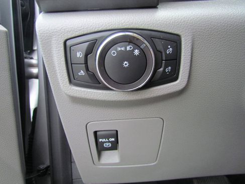 Used 2018 Ford F150 XLT RWD image 28