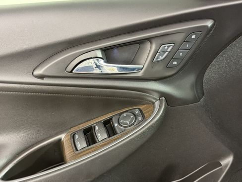 Used 2017 Chevrolet Malibu Premier w/ Premier Sun and Wheel Package FWD image 13