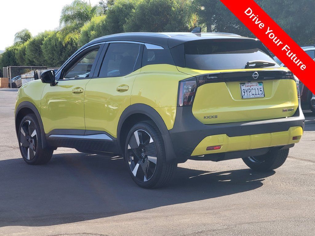 Used 2025 Nissan Kicks SR AWD/4WD image 3