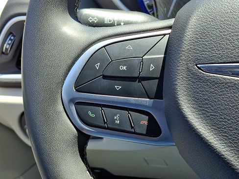Used 2024 Chrysler Pacifica Touring-L FWD image 21