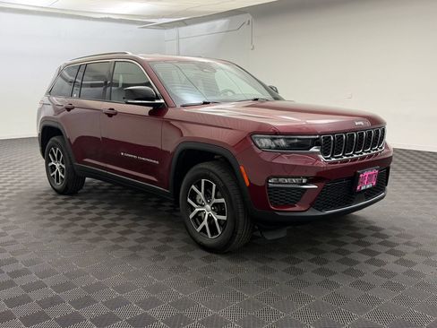 Used 2024 Jeep Grand Cherokee Limited w/ Trailer Tow Package AWD/4WD image 7