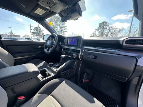 Used 2024 Toyota Tacoma TRD Off-Road image 29