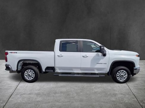 Used 2025 Chevrolet Silverado 2500 LT w/ Convenience Package AWD/4WD image 4