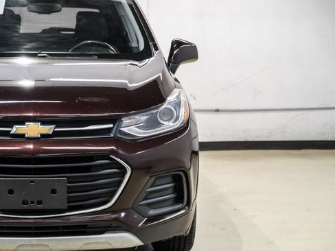 Used 2022 Chevrolet Trax LT w/ LT Convenience Package AWD/4WD image 40