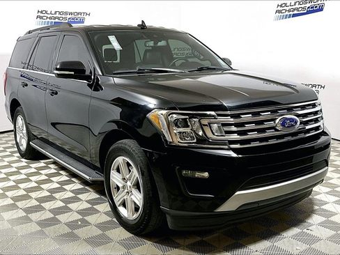Used 2018 Ford Expedition XLT w/ Equipment Group 202A image 3