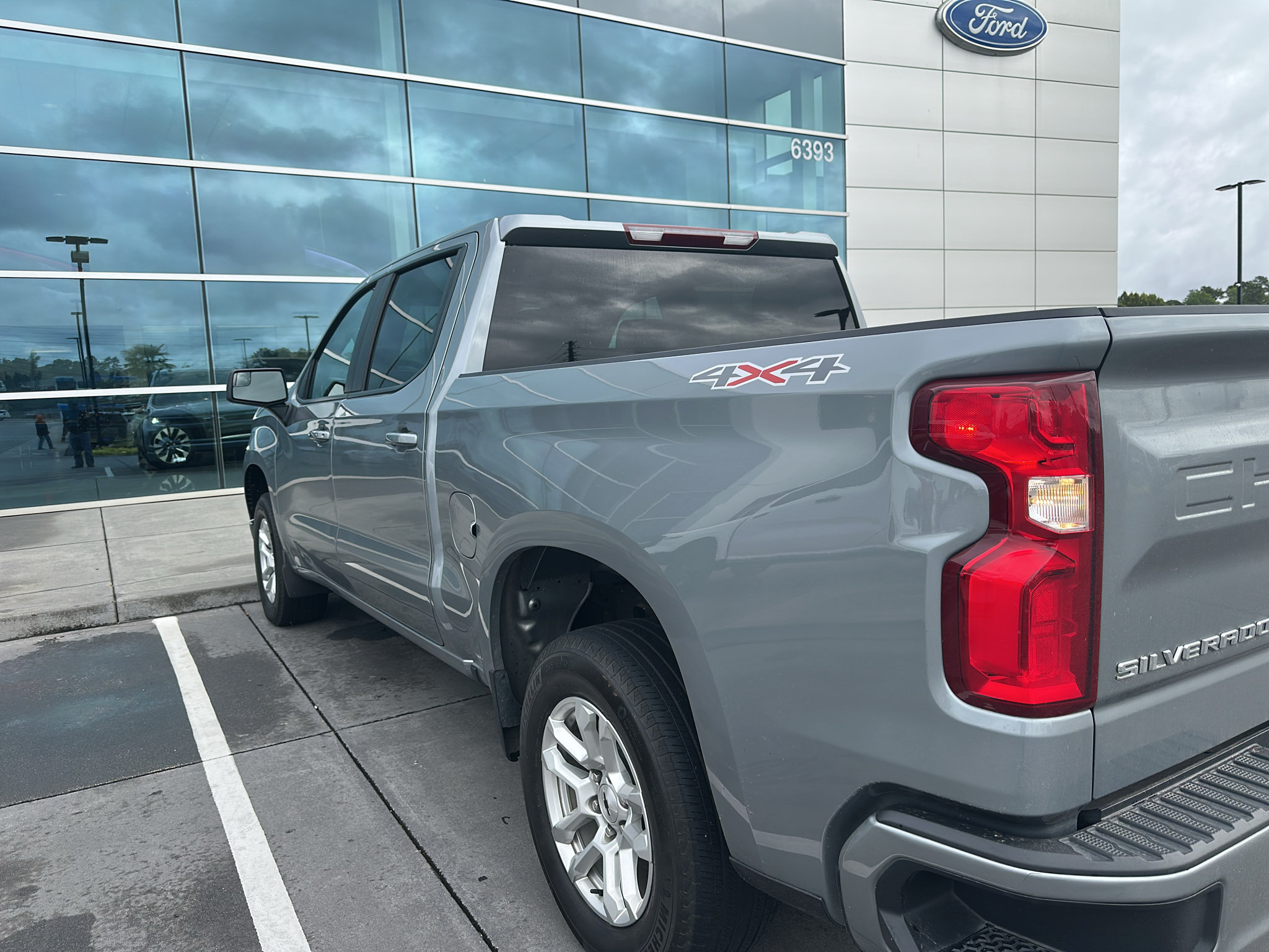 Used 2025 Chevrolet Silverado 1500 RST AWD/4WD image 4
