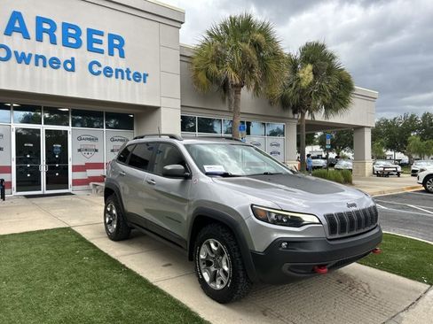 Used 2019 Jeep Cherokee Trailhawk AWD/4WD image 3
