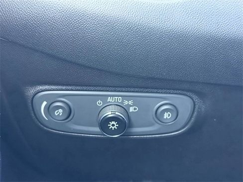 Used 2022 Chevrolet Equinox Premier image 11