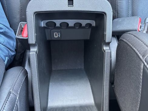 Used 2021 Jeep Cherokee Limited image 34