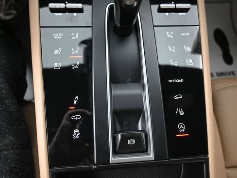 Used 2023 Porsche Macan S AWD/4WD image 31