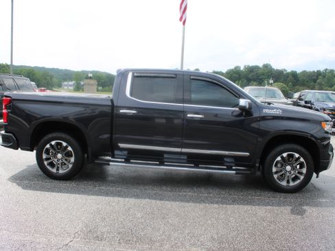Used 2022 Chevrolet Silverado 1500 High Country w/ Z71 Off-Road Package AWD/4WD image 5