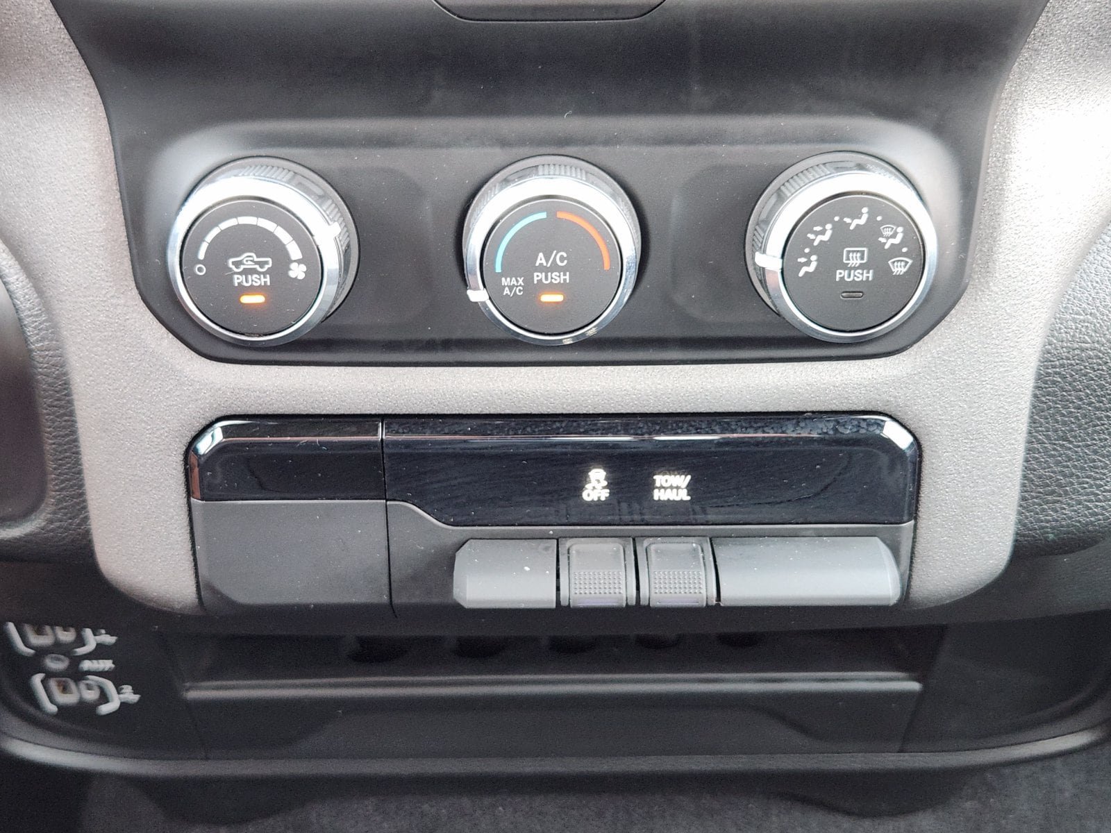 Used 2024 RAM 2500 Tradesman w/ Chrome Appearance Group AWD/4WD image 26