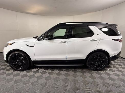 Certified 2025 Land Rover Discovery Dynamic SE image 4