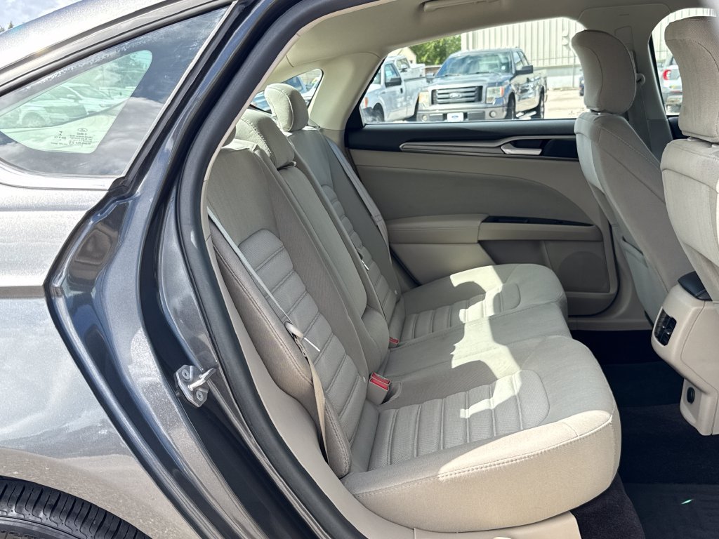 Used 2017 Ford Fusion SE w/ Fusion SE Technology Package FWD image 25
