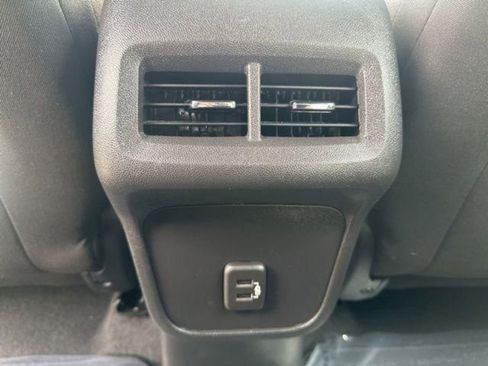 Used 2023 Chevrolet Equinox LS AWD/4WD image 24
