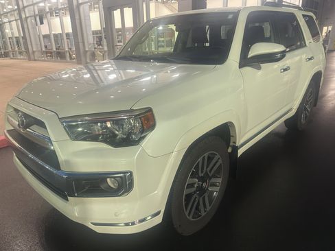 Used 2017 Toyota 4Runner Limited image 4