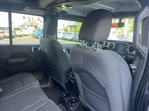 Used 2021 Jeep Wrangler Unlimited Sport image 40