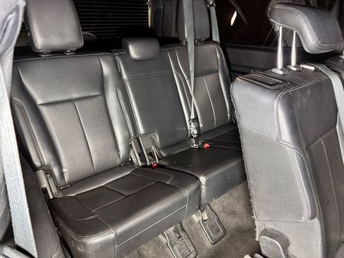 Used 2019 Ford Expedition Max XLT w/ Equipment Group 202A AWD/4WD image 17