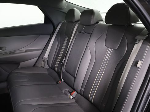 Certified 2025 Hyundai Elantra SEL FWD image 30