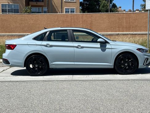 New 2026 Volkswagen Jetta SE FWD image 3