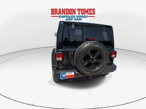 Used 2021 Jeep Wrangler Unlimited Sahara AWD/4WD image 2