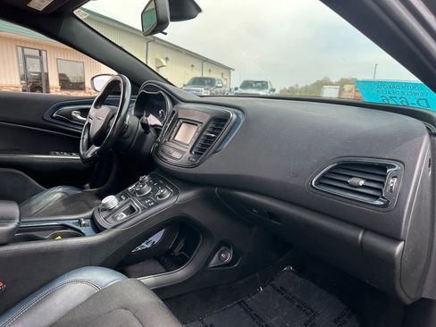 Used 2015 Chrysler 200 S FWD image 29