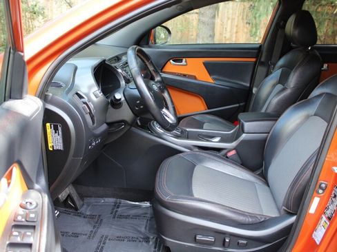 Used 2011 Kia Sportage EX w/ Navigation Pkg image 10