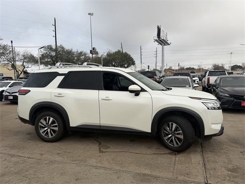 Used 2023 Nissan Pathfinder SL w/ Lighting Package (N92) image 4