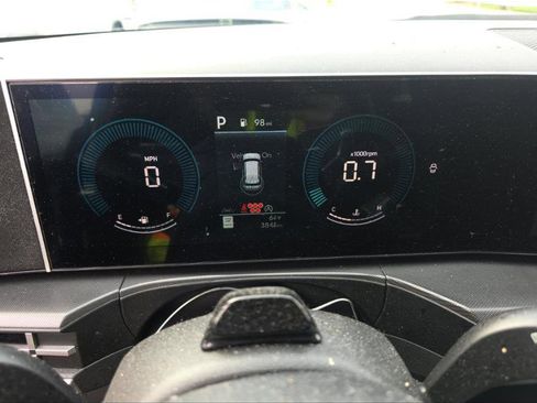 Used 2025 Hyundai Santa Fe SEL FWD image 6