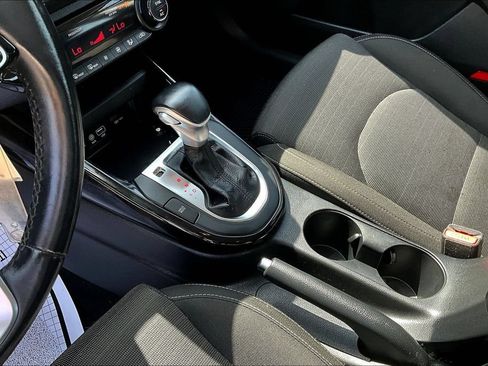 Used 2019 Kia Forte S FWD image 17