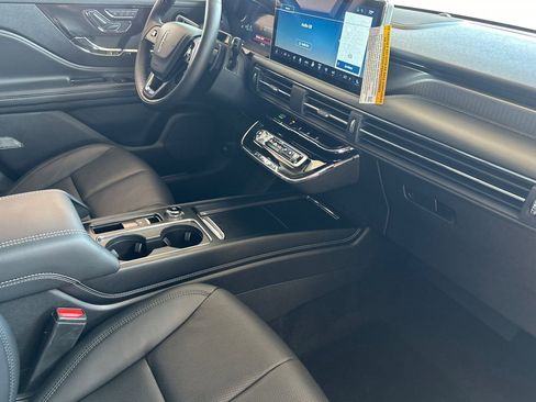 New 2025 Lincoln Corsair Reserve w/ Equipment Group 202A image 15