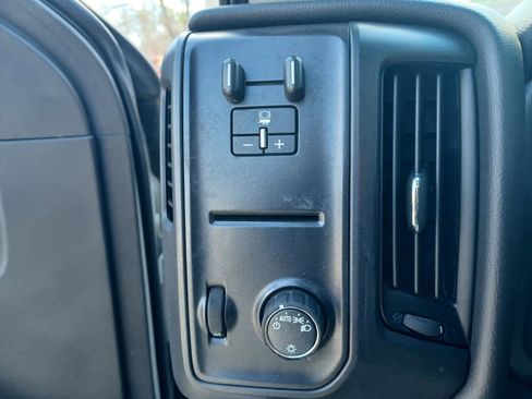 Used 2019 Chevrolet Silverado 2500 W/T AWD/4WD image 15
