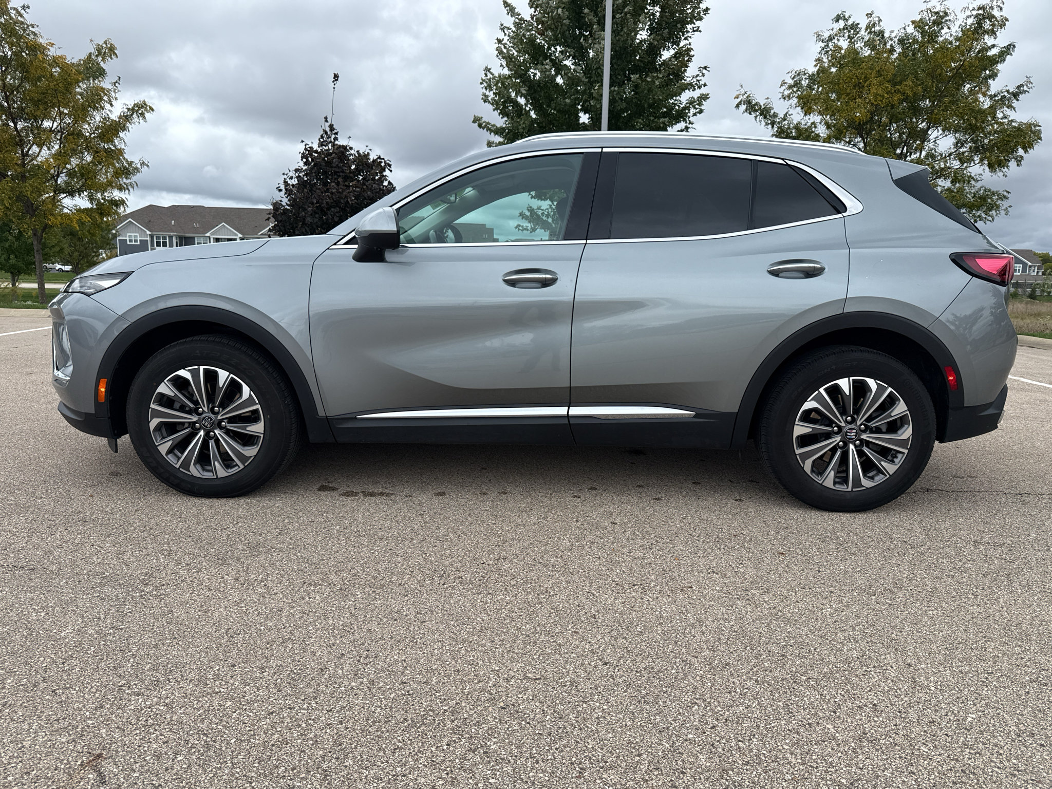 Used 2024 Buick Envision Preferred AWD/4WD image 2