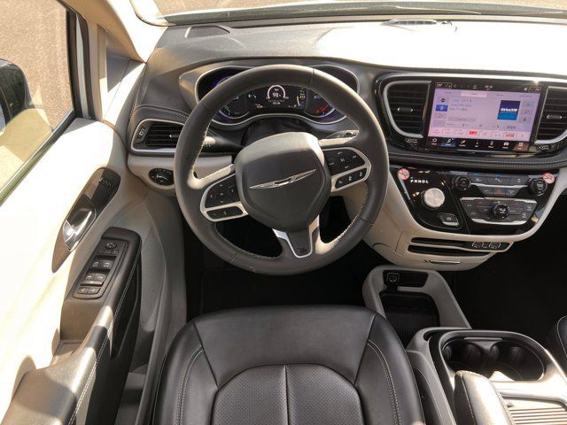 Used 2024 Chrysler Pacifica Limited FWD image 25
