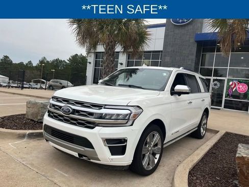 Used 2023 Ford Expedition Platinum image 3
