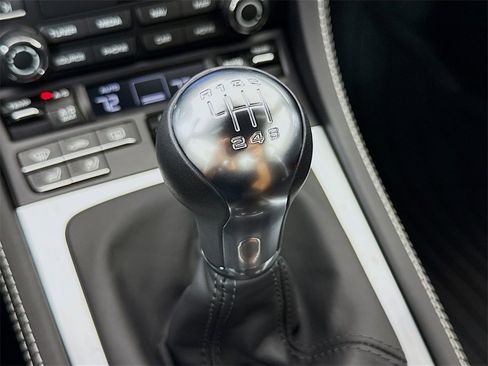 Used 2025 Porsche 718 Cayman image 23