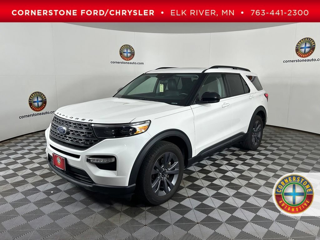 Certified 2022 Ford Explorer XLT w/ Equipment Group 202A AWD/4WD image 1