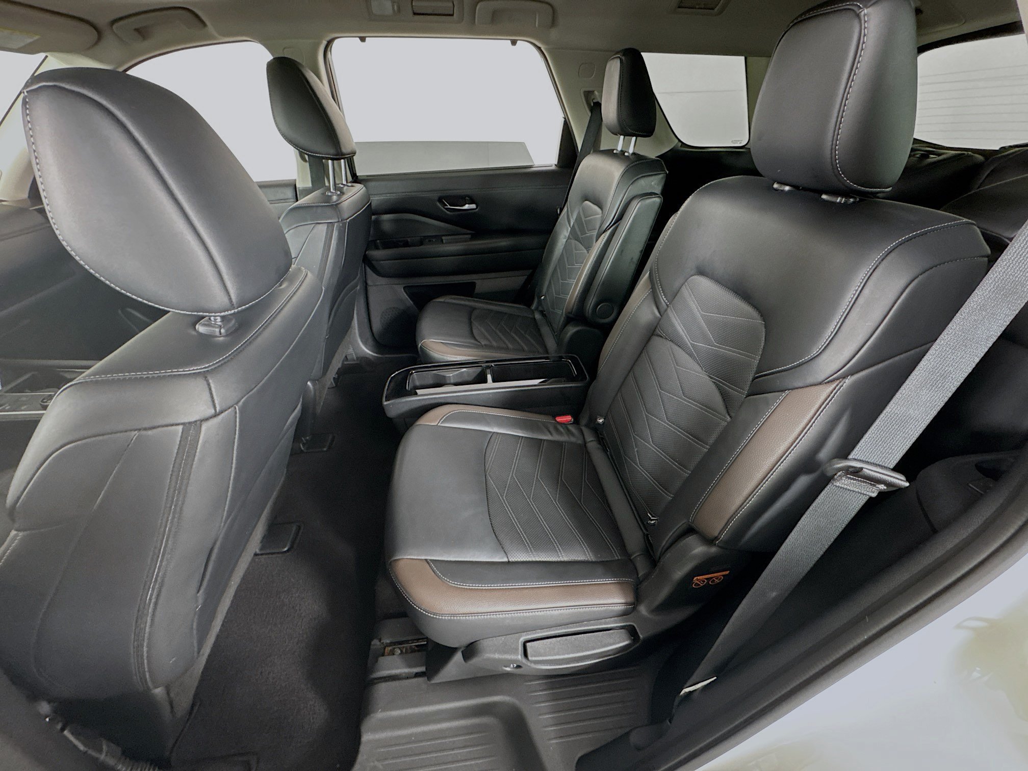 Used 2024 Nissan Pathfinder Platinum AWD/4WD image 18