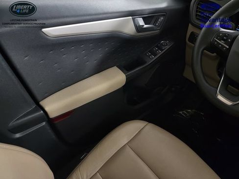 Certified 2020 Ford Escape SE FWD image 33