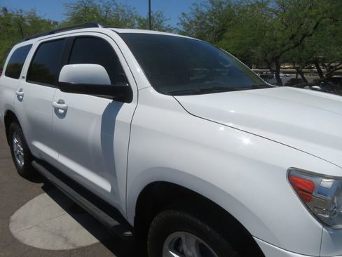 Used 2016 Toyota Sequoia SR5 AWD/4WD image 9