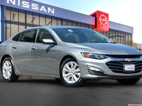 Used 2024 Chevrolet Malibu LT image 2