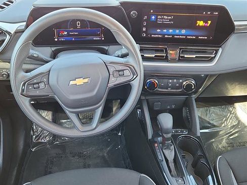 Used 2025 Chevrolet TrailBlazer LT image 11