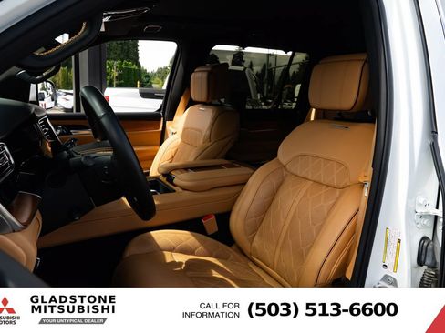 Used 2022 Jeep Grand Wagoneer Series III w/ Rear Seat Video Group 1 AWD/4WD image 22
