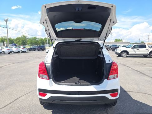 Used 2017 Chevrolet Trax LS w/ Fleet Convenience Package AWD/4WD image 9