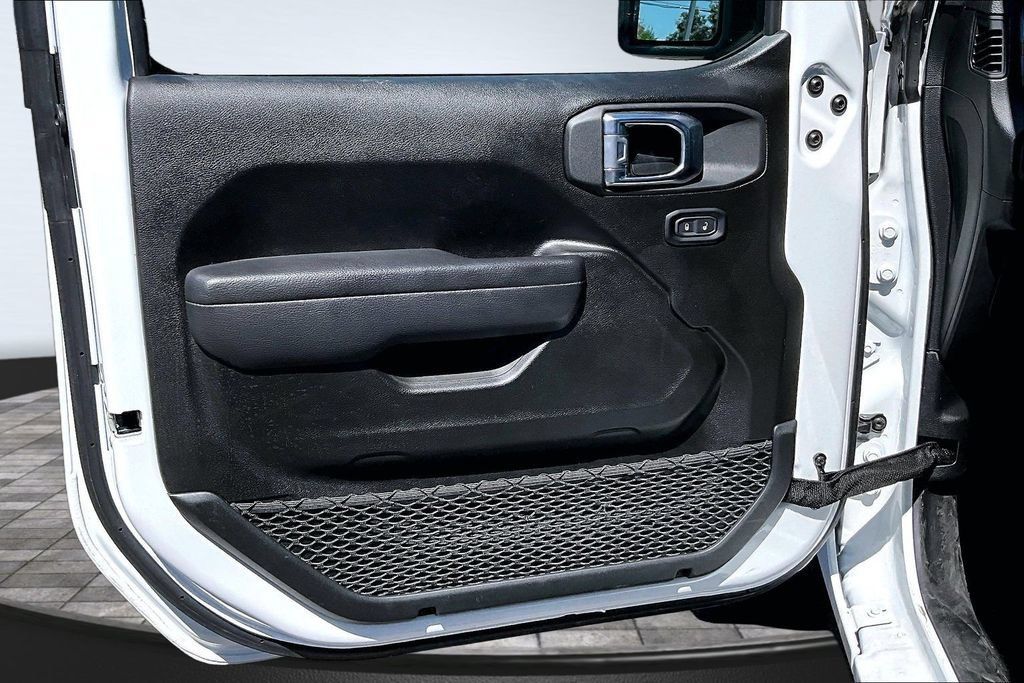 Certified 2025 Jeep Wrangler Sport AWD/4WD image 13