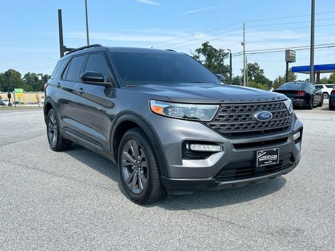 Used 2022 Ford Explorer XLT w/ Equipment Group 202A RWD image 2