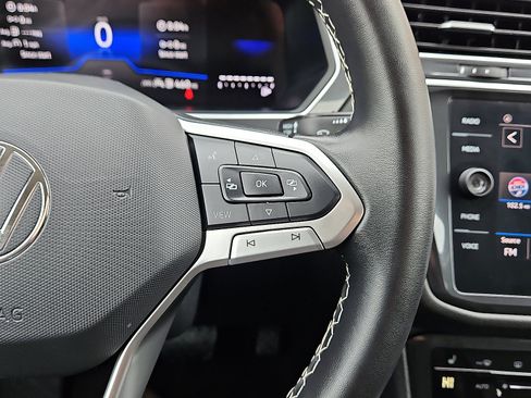 Used 2024 Volkswagen Tiguan SE image 19
