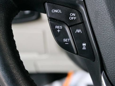 Used 2020 Ford Edge Titanium AWD/4WD image 16