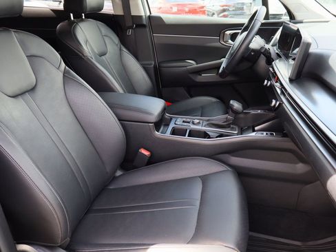 Used 2025 Kia Sorento S image 27