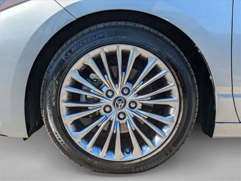 Used 2019 Toyota Avalon Limited image 23